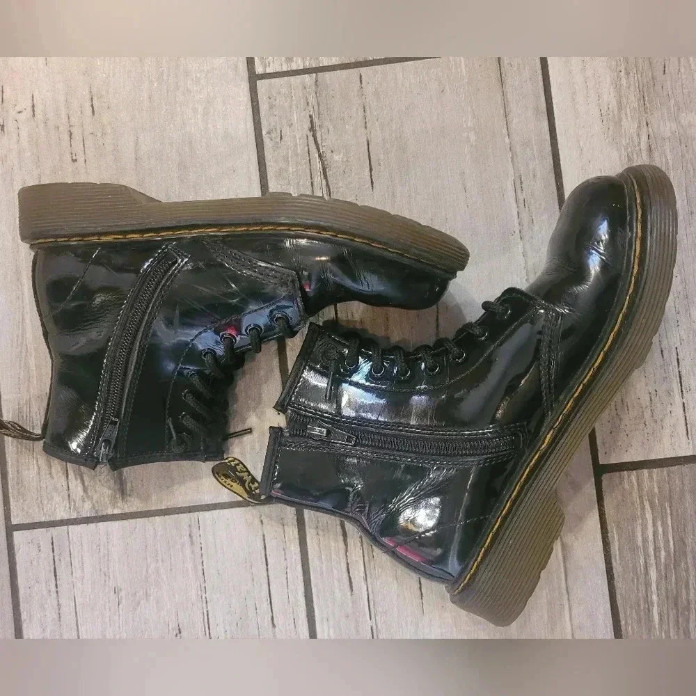 DR. MARTENS 1460 AirWair black patent leather 8 eye lace-up zipper boots Size 3